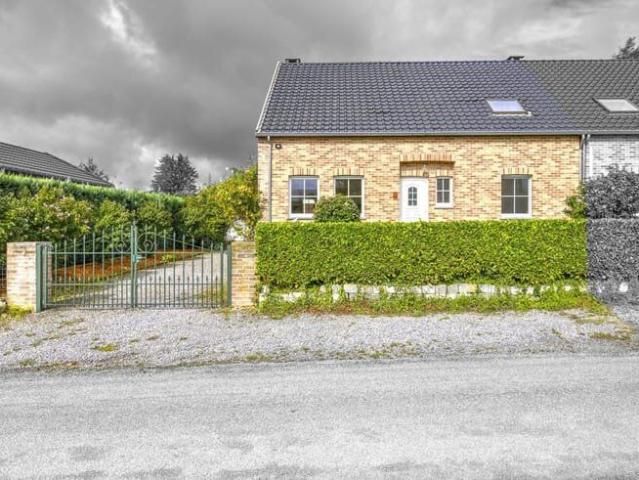 SPACIEUSE MAISON 3 4 CH AVEC GARAGE, TERRASSE & PETIT JARDIN