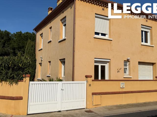 Spacieuse maison 3 faces avec quatre chambres, jardin et garage, située dans un quartier prisé à proximité des