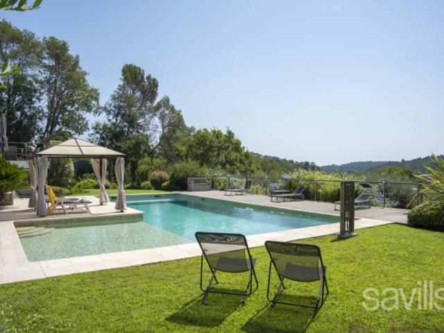 Spacieuse propriété dans un domaine privé