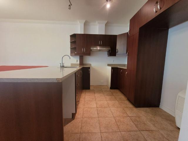 Spacieuse unité de 2 chambres au dernier étage d'un Triplex