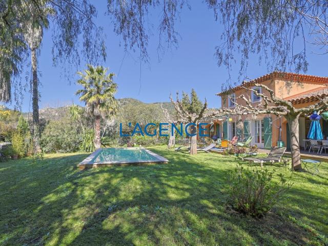 Spacieuse villa 175 m2 4 chambres avec piscine sur 1150m2 de