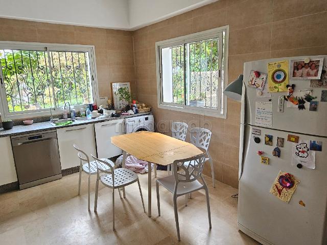 Spacieuse villa 5CH 700 M2 avec piscine à Ain diab