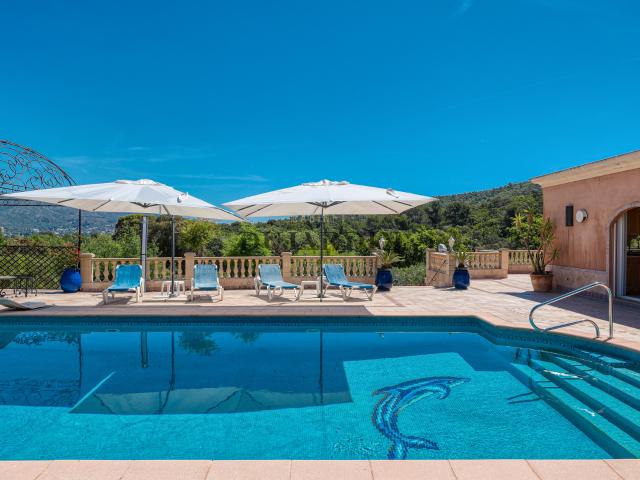 SPACIEUSE VILLA A BORMES LES MIMOSAS