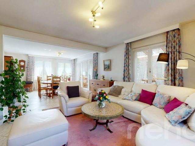 Spacieuse villa au fort potentiel, calme, avec appartement indépendant