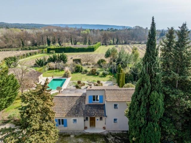 Spacieuse villa avec vues sur les Monts de Vaucluse