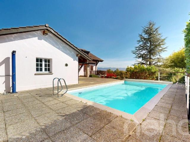Spacieuse villa avec fort potentiel et vue imprenable, proche de Nyon | dreamo. Ch