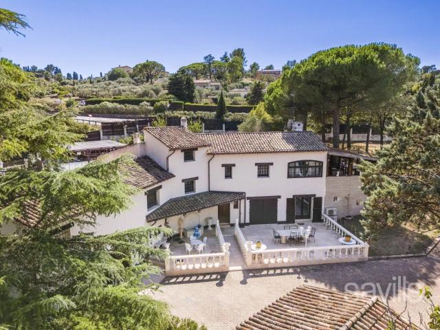 Spacieuse villa avec piscine et parc arboré 182m² Mouans Sartoux