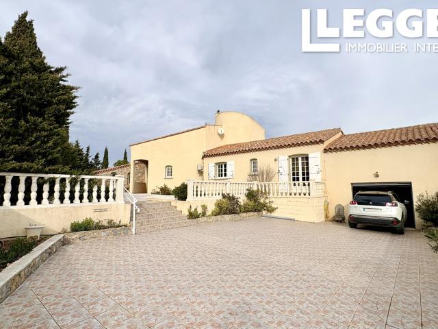 Spacieuse villa individuelle de 4 chambres avec superbe vue mer à Fitou