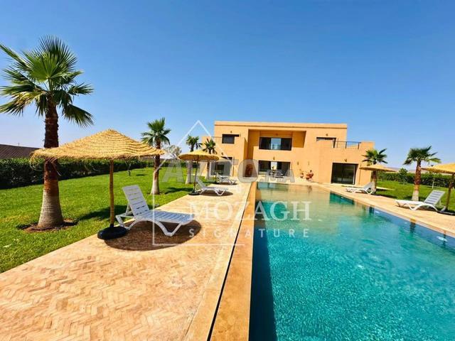 Spacieuse villa moderne rare avec piscine privée