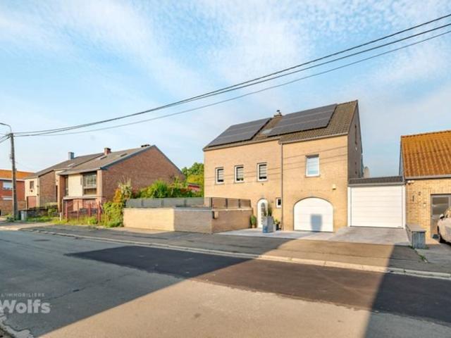 Spacieuse villa rénovée en 2023 avec garages et jardin !