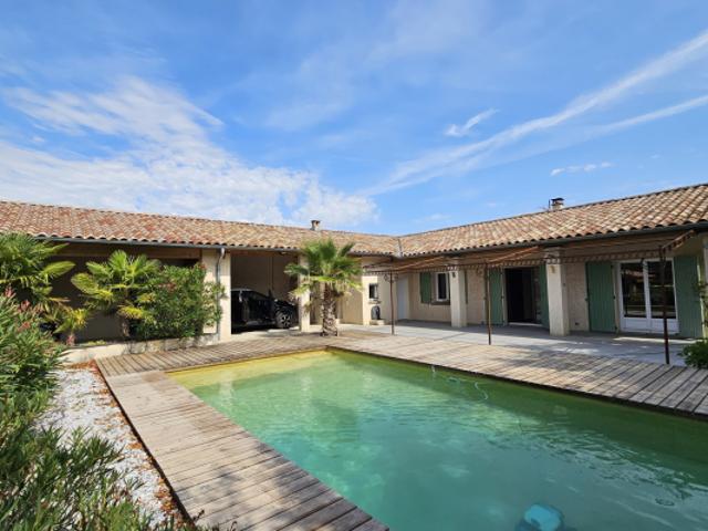 Spacieuse villa T6 de plain pied avec piscine