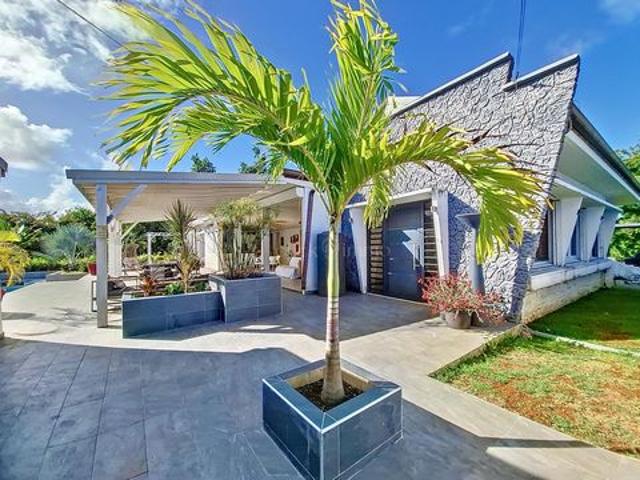 Spacieuse villa T6 meublé avec piscine jardin sans vis à vis