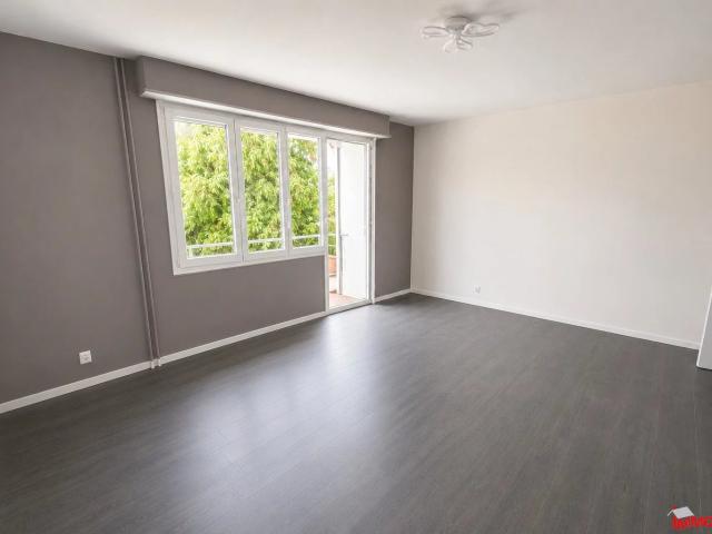 Spacieux 3 pièces avec balcon, garage et cave à Huningue