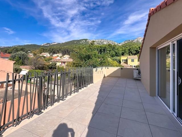 SPACIEUX T3 EN DUPLEX de 98 m² GRANDE TERRASSE CAP BRUN