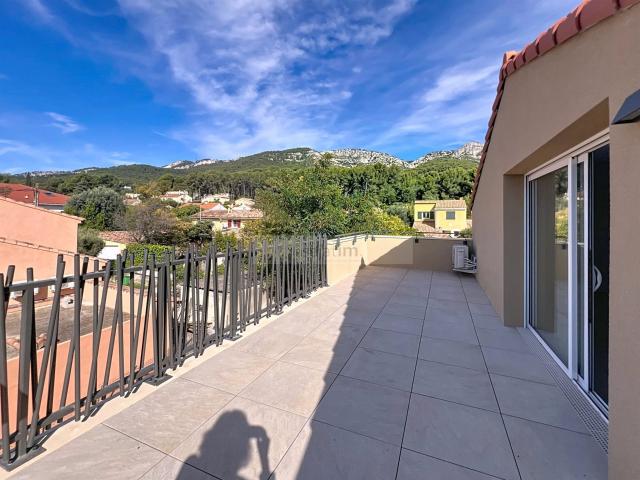 Spacieux T3 En Duplex de 98 m² Grande Terrasse Cap Brun 77m² Toulon