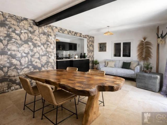 Spacieux T5 102 m2 terrasse bois, jacuzzi, douche italien
