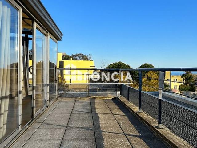 SPACIEUX APPARTEMENT 3 PIECES DE 84 m² AVEC TERRASSE ET PARKING SOUS SOL