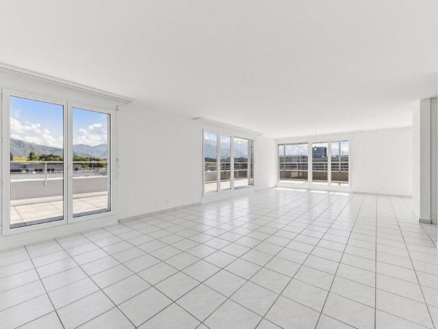 Spacieux appartement traversant de 140 m² avec terrasse exceptionnelle