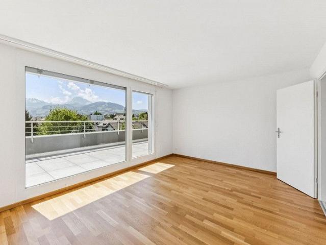 Spacieux appartement traversant de 140 m² avec terrasse exceptionnelle