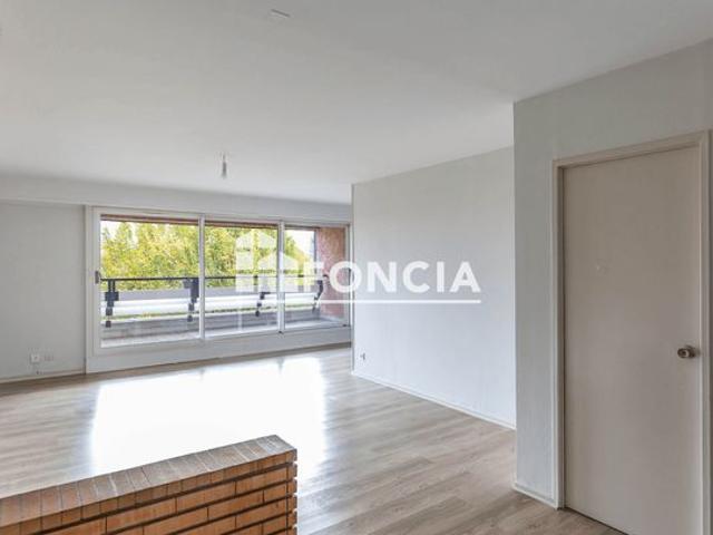 Spacieux appartement avec balcon et vue dégagée