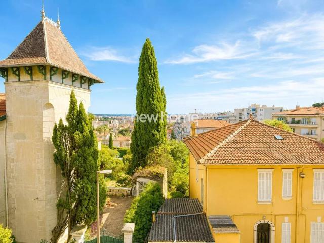 Spacieux appartement avec vue mer et fort potentiel au Canne. 85m² Le Cannet
