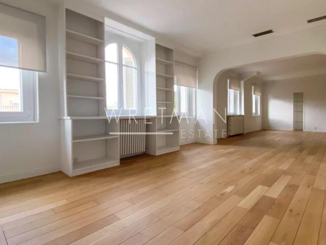 Spacieux appartement de 6 pièces au dernier étage – Nice Car. 190m² Nice