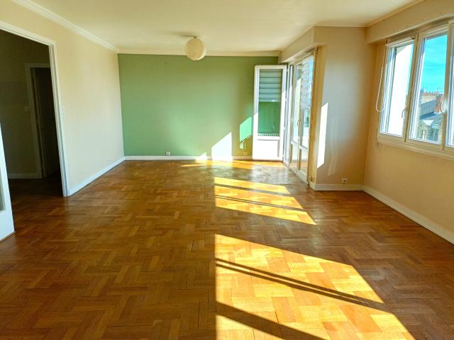 Spacieux appartement de 100m2 à proximité des Halles Centrales
