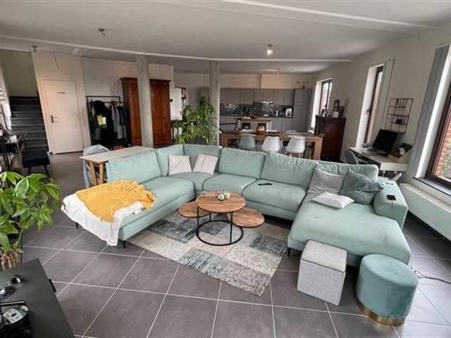 SPACIEUX APPARTEMENT EN DUPLEX AVEC 3 CHAMBRES ET 2 PLACES D