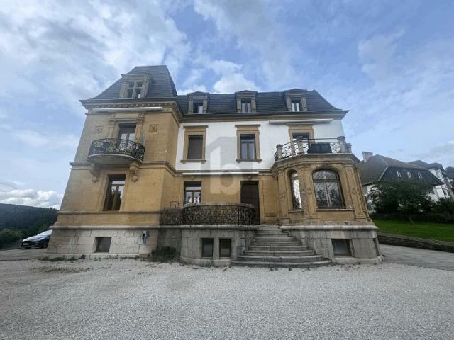 SPACIEUX AU DERNIER ÉTAGE DU MANOIR AVEC JARDIN
