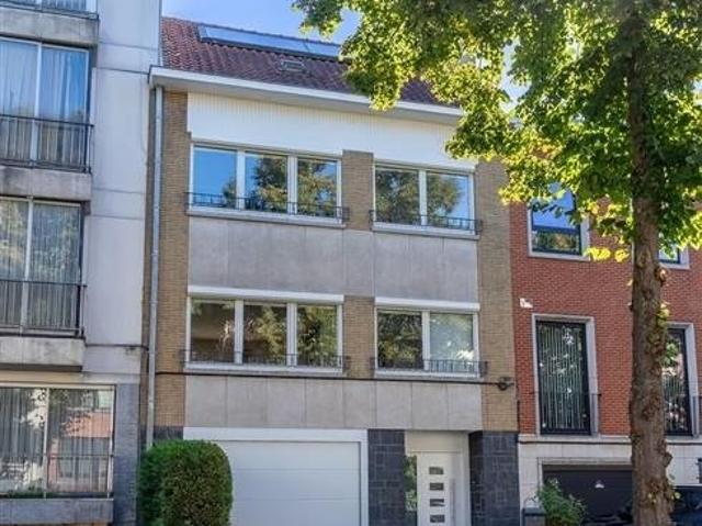 Spacieux Bel étage avec grand jardin dans quartier verdoyant