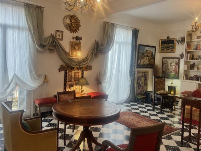 SPACIEUX BOURGEOIS T5/6 156m2 avec balcons Dernier étage