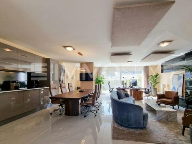 Spacieux bureau en duplex à Perroy
