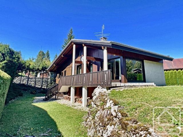 Spacieux chalet de 8 pièces composé de 2 logements et garage. 257m² Arâches la Frasse Les Carroz d'Arâches