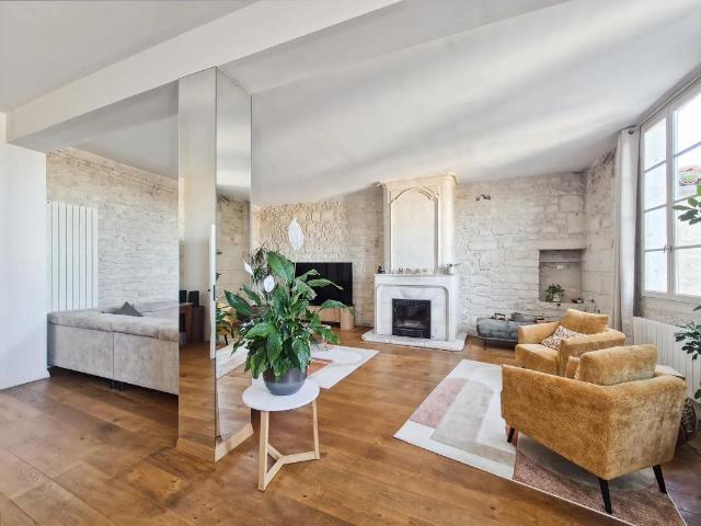 Spacieux duplex 181 m² avec cachet historique 181m² Saintes