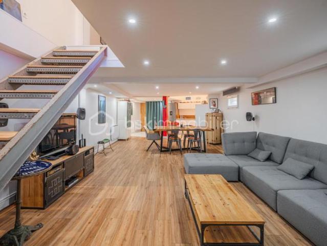 Spacieux et chaleureux 3 pièces rénové de 104 m2 en duplex
