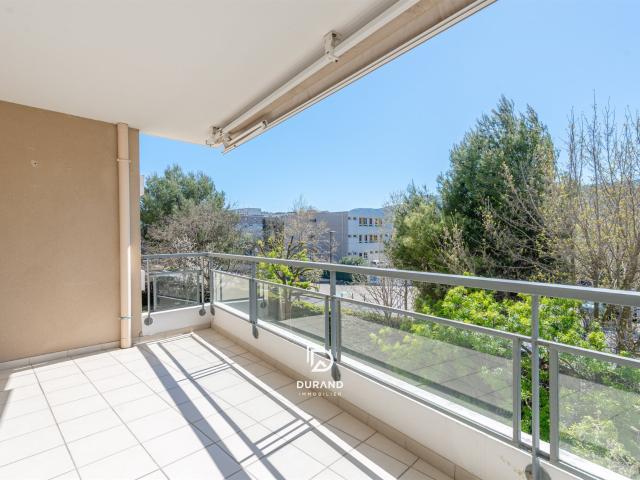 Spacieux et lumineux T4 terrasse et parking proche de Ma. 86m² Marseille 9ème