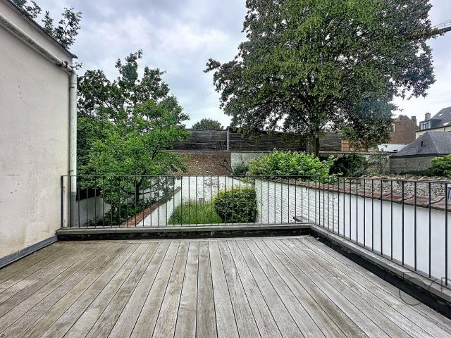 Spacieux et lumineux appartement de ± 140 m² avec jardin et terrasses – Possibilité 3 chambres
