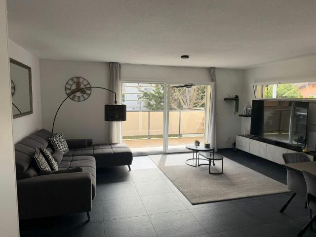 Spacieux et lumineux appartement de 3,5 pièces avec grande terrasse à Saxon