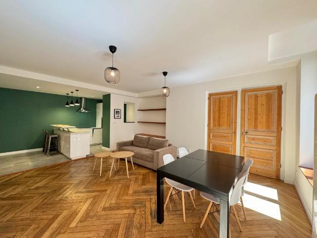 Spacieux F2 meublé 62m2 à louer secteur Hôtel de Ville