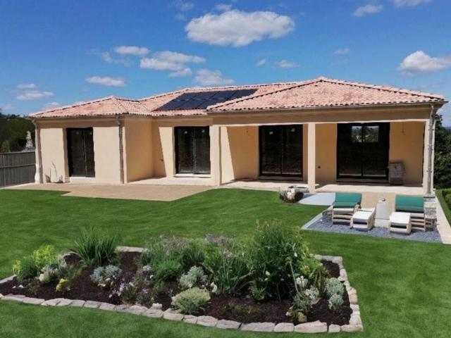 Spacieux plain pied 4 chambres et garage