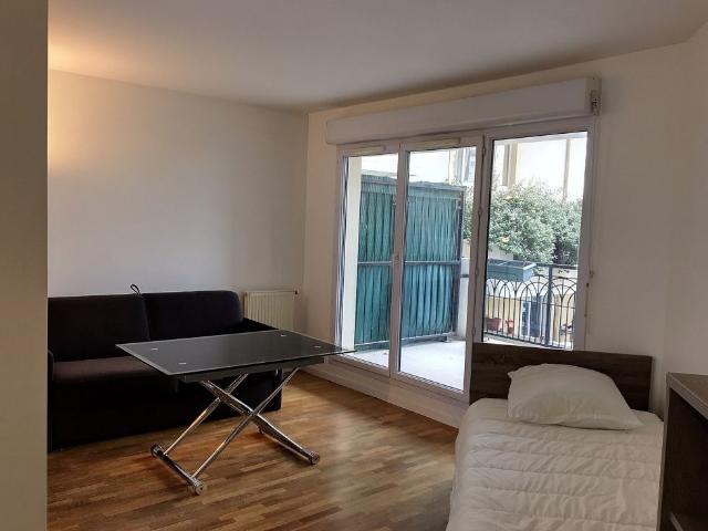 SPACIEUX STUDIO MEUBLE AVEC TERRASSE