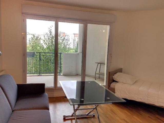 SPACIEUX STUDIO MEUBLE PARFAIT ETAT