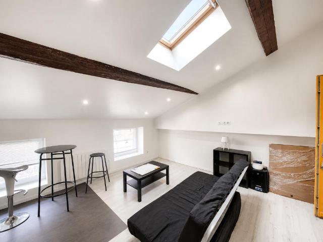 Spacieux studio rénové de 23 m² – rue Neyron proche place Fourneyron