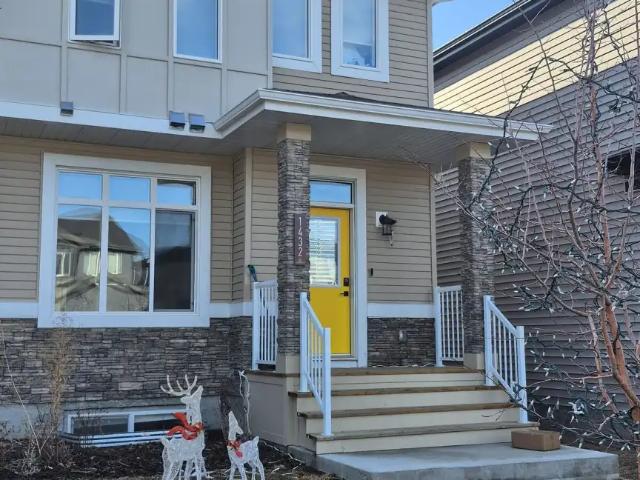 3 Bedroom single family duplex with detached double garage & Central AC