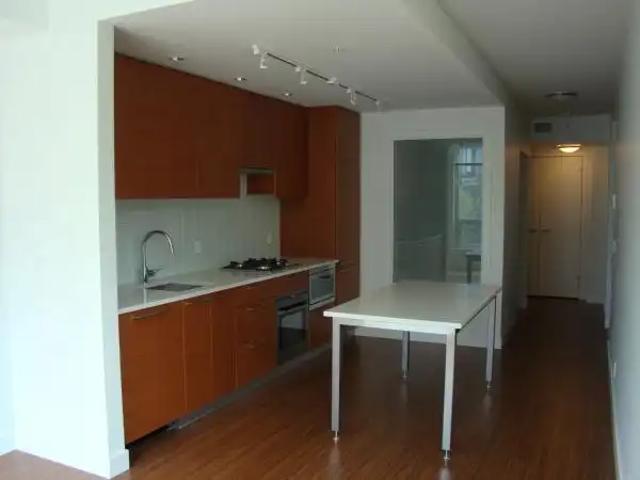 Special offer 1 BEDROOM +LARGE DEN+2 Full BATHROOMES