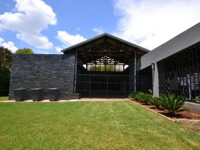 special family home with excellent f.
