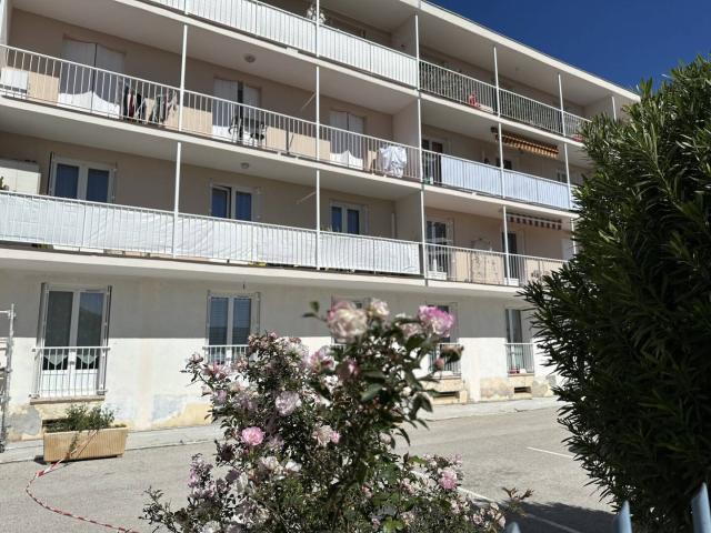 SPECIAL INVESTISSEUR bien loué T4 69 m2 + cave + parking rési