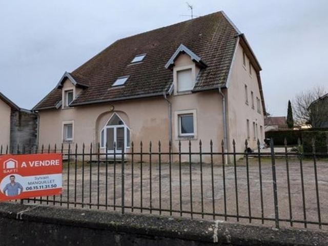 spécial investisseur, joli immeuble de 6 appartements rénovés à 11 min de BESANCON