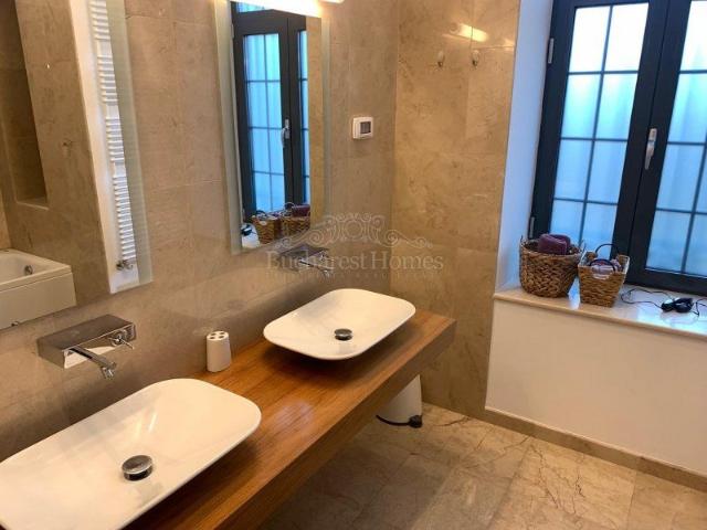 Special Luxury Three Bedroom Apartment with Large Veranda Icoanei