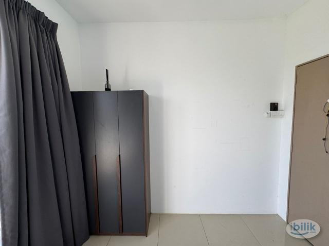 Special Rate! Balcony Queen Bed Room w/ window, ceiling fan and AC, Near Titiwangsa, HKL